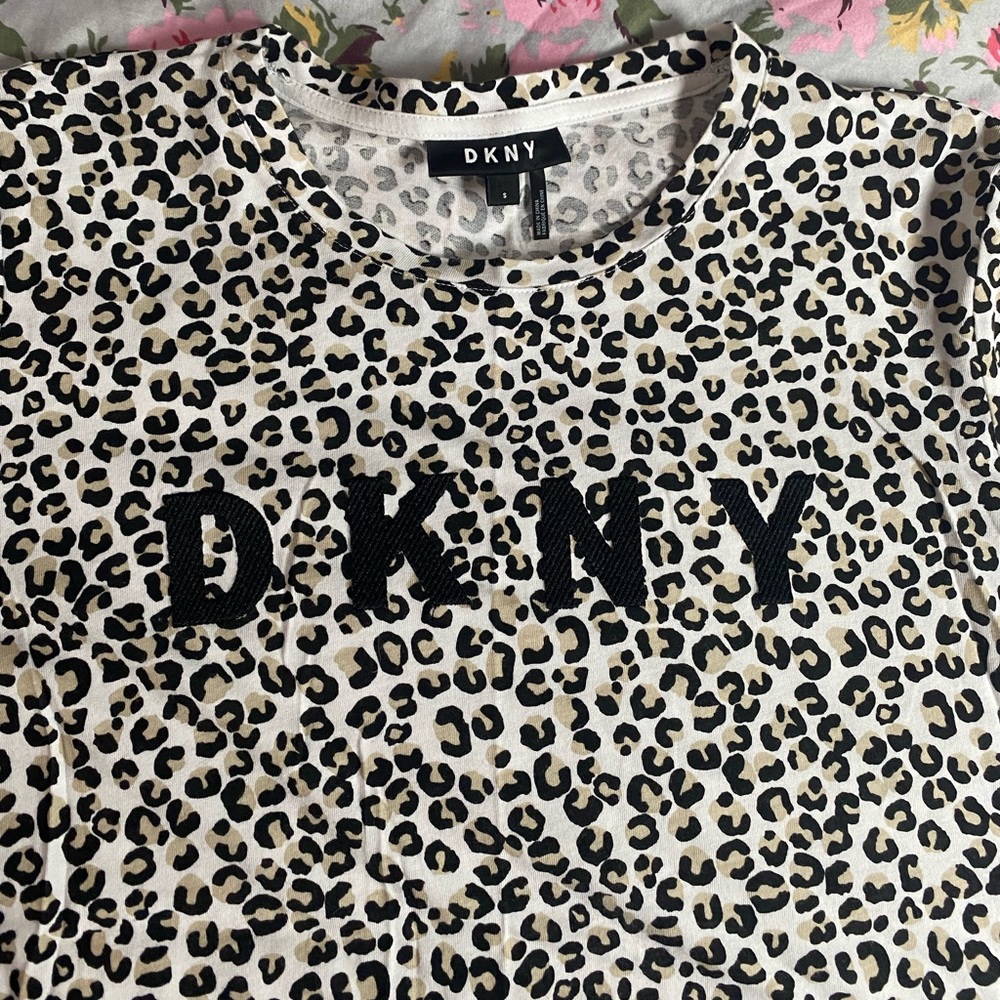 DKNY t-shirt ! Animal print !